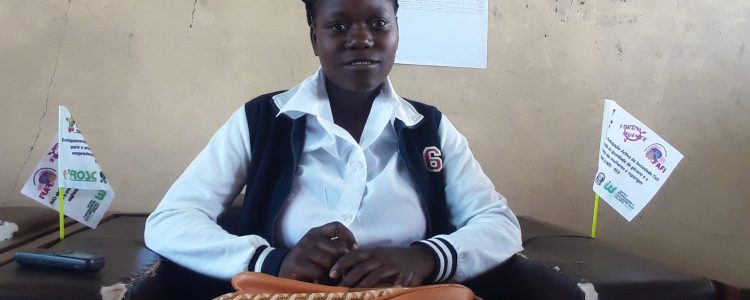 Menina resgatada de um casamento prematuro estuda para se tornar médica