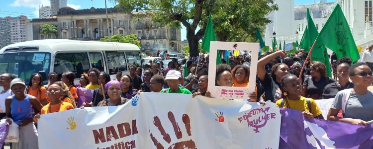 Uma marcha de e para todas as mulheres do mundo em Maputo